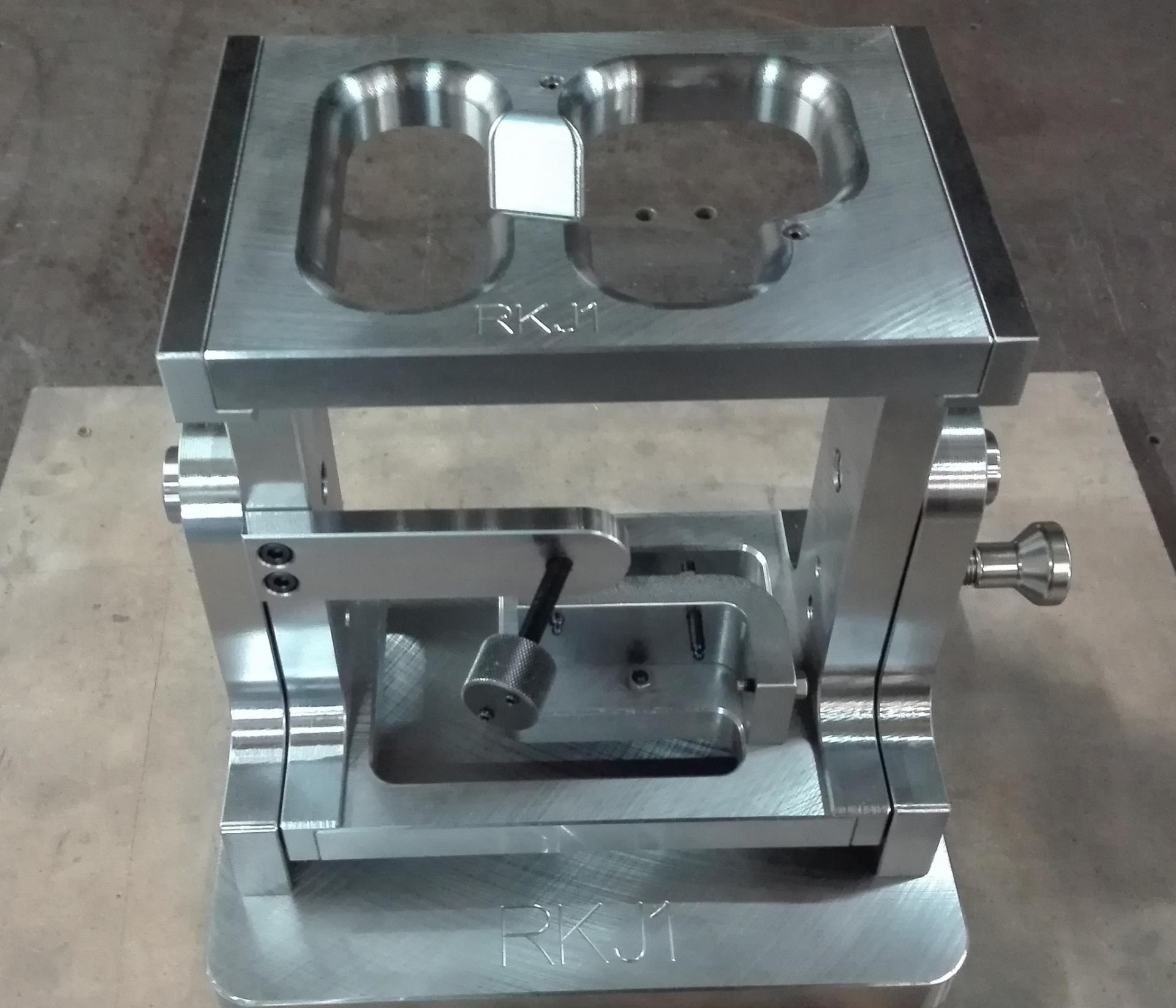 Outillage de collage pour l'aéronautique