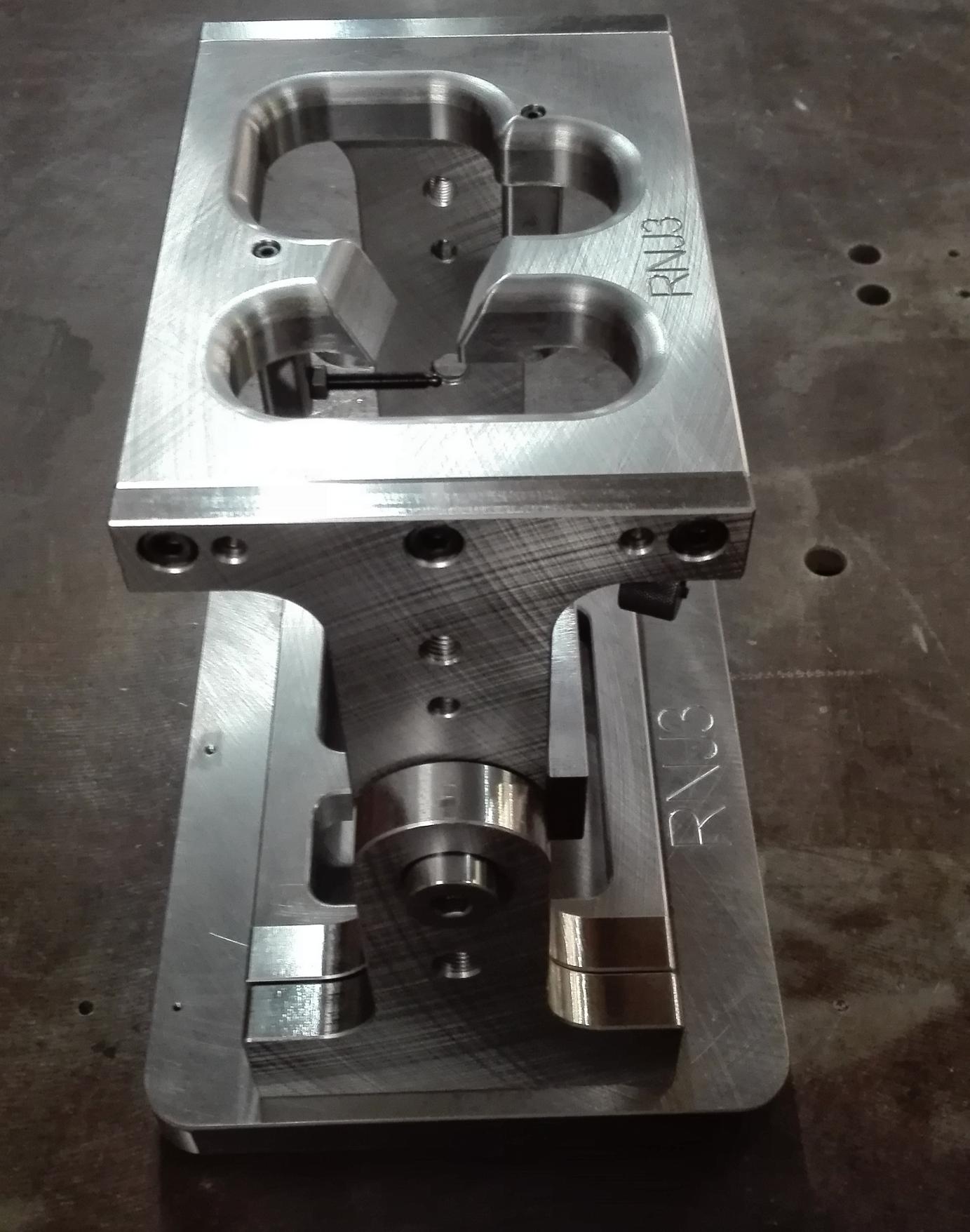 Outillage de collage pour l'aéronautique